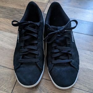 Puma women's sneakers size 9 EUC